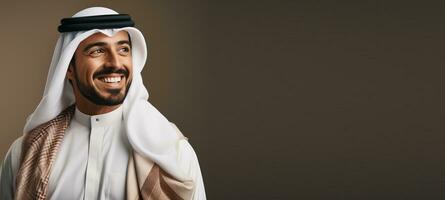 Porträt von arabisch Mann mit traditionell Kleider auf braun Hintergrund ai generiert foto