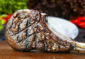 frisch gegrillt Tomahawk Steaks foto