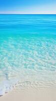 tropisch Strand mit Weiß Sand und Türkis Meer Wasser ai generiert foto