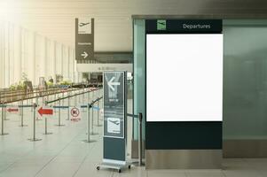 leer Plakatwand im das Flughafen foto