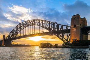 Nachtansicht von Sydney mit Sydney Harbour Bridge foto