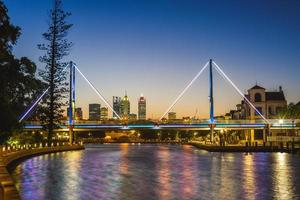 Claisebrook Cove und Trafalgar Bridge in Perth, Australien foto