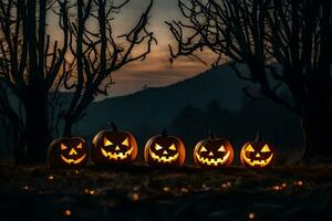 ein draussen Halloween Nacht Landschaft im das Gegend Hof mit glühend Jack Ö Laterne Laternen und Orange Licht Dekoration foto