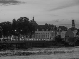 Sommer- Zeit beim Maastricht im das Niederlande foto