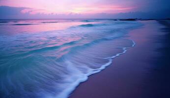Sonnenaufgang Über das Meer und nett Strand im lila Farbe. generativ ai foto