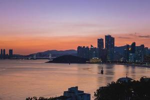 Gwangan-Brücke und Skyline von Haeundae bei Busan in Südkorea?
