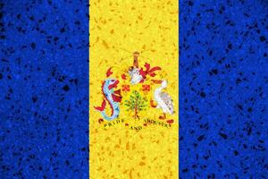 Flagge und Mantel von Waffen von Barbados auf ein texturiert Hintergrund. Konzept Collage. foto