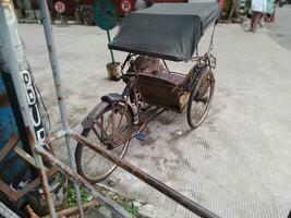 alt rostig Pedicab foto