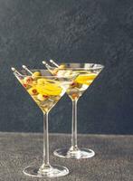 zwei Gläser Martini-Cocktail foto