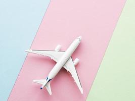 Flugzeug auf Pastellhintergrund foto