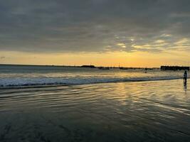 Sonnenuntergang am Strand foto