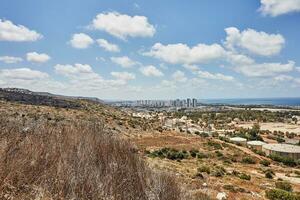 Aussicht von Tirat Carmel Bereich in der Nähe von haifa und das Meer Küste foto