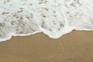 Meer Welle auf das Sand Strand schließen oben Hintergrund foto