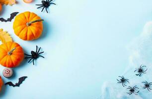 glücklich Halloween Banner oder Party Einladung Hintergrund mit Wolken Fledermäuse und Kürbisse Fotos