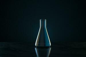 Chemie Glaswaren mit dunkel Hintergrund, 3d Wiedergabe. foto