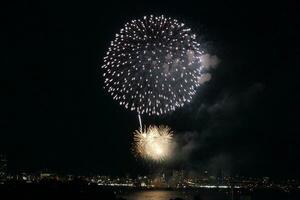 Feuerwerk Über das Wasser foto