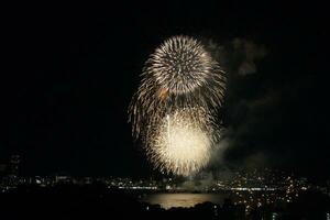 Feuerwerk Über das Wasser foto