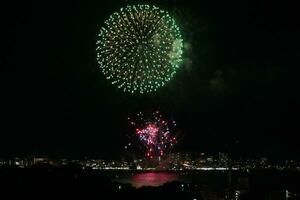 Feuerwerk Über das Wasser foto