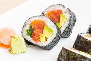 Sushi im weißen Teller