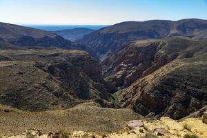 tief Schlucht im swartberg Berg auf swartberg bestehen foto