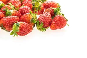 Erdbeerfrucht auf weiß foto