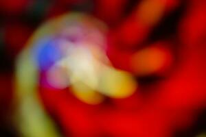 bunt Bokeh Hintergründe Kommen Sie im ein Vielfalt von Farben, einschließlich Rot, Blau, Weiß wie das Main Farbe wie das Main Farbe zum Mehrdimensionalität, und das Hintergrund ebenfalls schwarz. foto