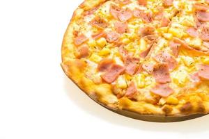 Hawaii-Pizza auf Holztablett foto