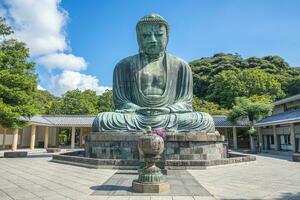 das großartig Blau Buddha Statue Kamakura daibutsu beim kotoku im Schrein Tempel im Kamakura, Kanagawa, Japan foto