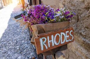 Griechenland Reise Ziel, bunt Straßen von Rhodos Insel Stadt Rhodos im historisch Stadt Center foto