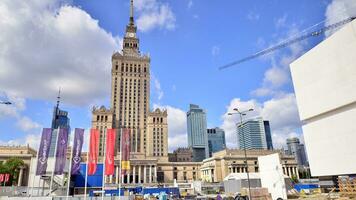 Warschau, Polen. 9 August 2023. Palast von Kultur und Wissenschaft gegen Blau Himmel beim sonnig Tag. foto