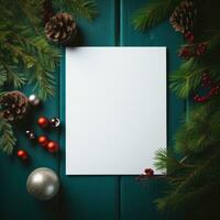 Weiß Papier auf Weihnachten Hintergrund bedeckt durch Tanne Geäst mit rot foto