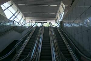 das Treppe im das U-Bahn, Eingang zu Boden. foto