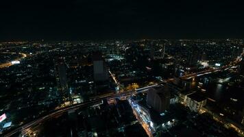 Nacht Bangkok, Panorama von beleuchtet Stadt foto