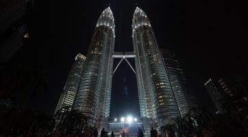 Nacht Aussicht von Petronas Türme, kuala lumpur foto