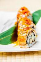 Unagi oder Aal Fisch Sushi Roll foto