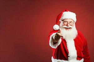 ai generativ. lächelnd Santa claus zeigen auf leer Werbung Banner foto