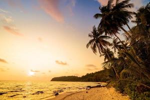 wunderschöne Paradiesinsel mit Strand und Meer foto