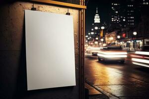 Weiß Papier Poster auf das Mauer städtisch Attrappe, Lehrmodell, Simulation beim Nacht Stadt foto