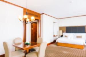 abstrakte Unschärfe und defokussierte Dekoration im Inneren des Hotelzimmers foto