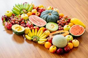 verschiedene und gemischte Früchte