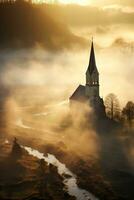 Silhouette von Kirche im neblig Dorf Landschaft angesehen von über foto