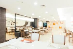 abstrakte Unschärfe und defokussiertes Frühstücksbuffet im Hotelrestaurant Interieur foto
