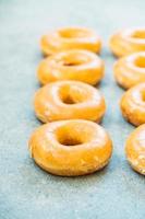 süßes Dessert mit vielen Donuts foto