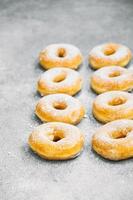 süßes Dessert mit vielen Donuts foto