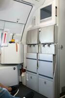 Sitze zum Stewardessen im modern Flugzeug foto