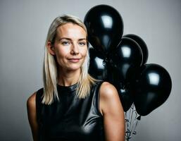 Foto von schön europäisch Frau mit blond Haar Farbe im schwarz und Weiß Luftballons im Hintergrund, generativ ai