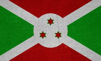 Flagge von Republik von Burundi auf ein texturiert Hintergrund. Konzept Collage. foto