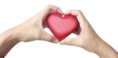 Hände, die rotes Herz halten. Spendenkonzepte für die Herzgesundheit foto
