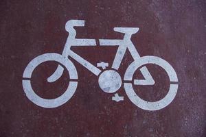 Fahrradschild auf dem Asphalt
