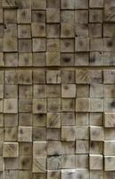 quadratische Holzwand wooden